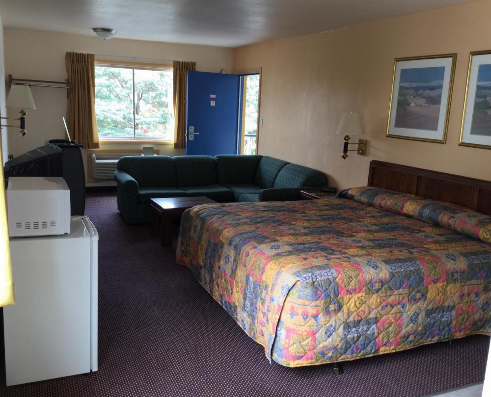 Belmont Inn and Suites Main image